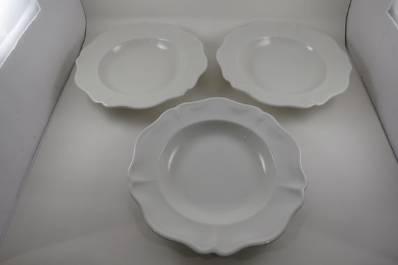 Three Vintage Red Cliff Ironstone Heirloom Pattern 9 5/8 Inch Large Rim Soup Bowls