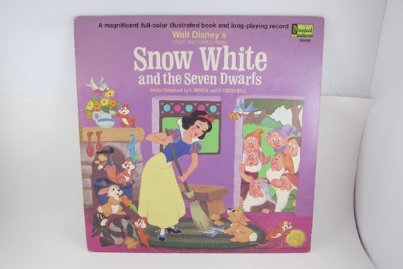Vintage 1969 Disney's Snow White Vinyl LP with Picture Book