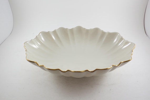 Lenox 11 Inch Scalloped Oval Centerpiece/Serving Bowl Ivory with Gold Trim Beautiful Condition
