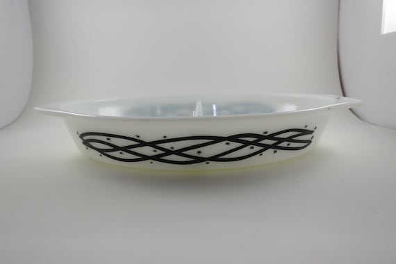 Vintage Pyrex Divided 1 1/2 Quart Casserole Dish Black Barbed Wire Pattern Milk Glass Excellent Condition