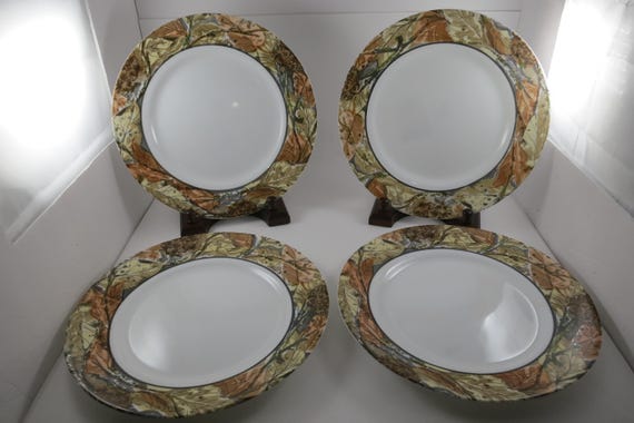 Set of 4 Corelle Woodland Leaves 10 3/4 Inch Dinner Plates Like New Condition