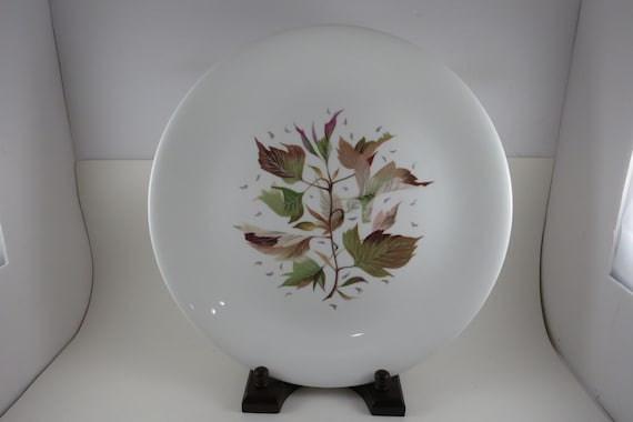 MCM Wedgwood Wakefield Pattern 13 1/4 Inch Round Chop Plate 1955-1964