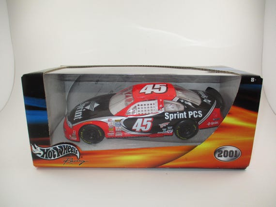Vintage 2001 Hot Wheels Racing 1:24 Scale Diecast Car Kyle Petty 45 Sprint PCS New In Original Box