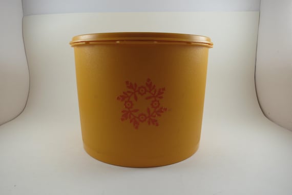 Harvest Wreath Yellow Tupperware Canister (8 Inch) – Cookie Storage
