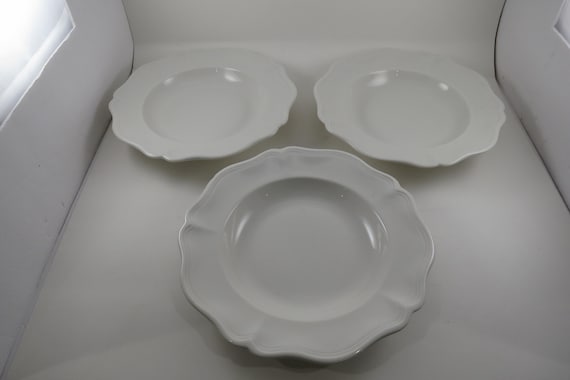 Three Vintage Red Cliff Ironstone Heirloom Pattern 9 5/8 Inch Large Rim Soup Bowls