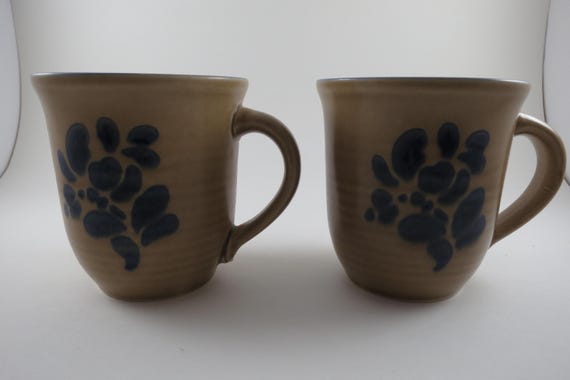 Vintage Pfaltzgraff Folk Art Pattern Pair of 3 7/8 Inch Mugs USA