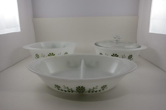 Vintage Glasbake Crazy Daisy 4 Piece Set (2) 1 1/2 Quart Round Bowl with Lid and 12 Inch Divided Dish Baker Excellent Condition