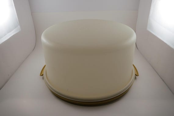 Vintage 13 Inch Harvest Gold Tupperware Round Cake Carrier/Keeper with Lid Excellent Original Condition