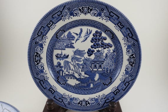 Set of Five Vintage Blue Willow by Churchill Queens 8 Inch Salad Plates England