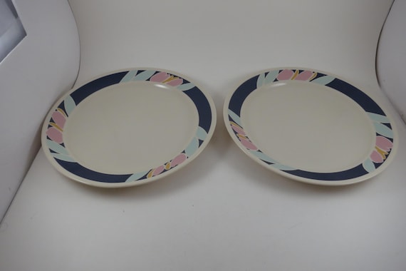 Vintage Corelle Tulip Accent 10 1/4 Inch Dinner Plates