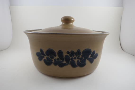 Vintage Pfaltzgraff Folk Art Pattern 2 Quart Casserole Dish with Lid 315