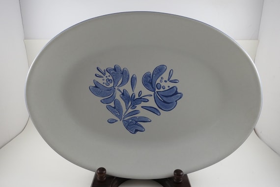 Vintage Pfaltzgraff Yorktowne Pattern 14 Inch Oval Serving Platter