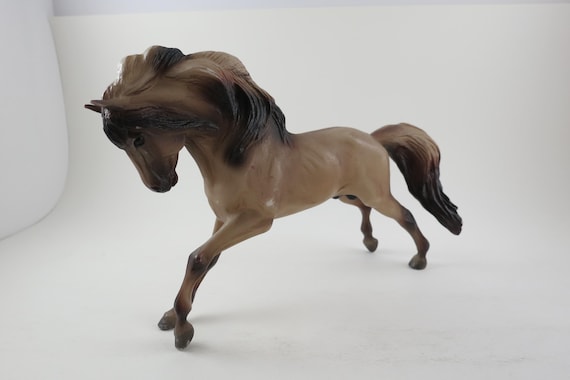 Vintage Breyer Buck Skin Wild Stallion Reeves Horse 9 1/2 Inches Long Very Good Condition