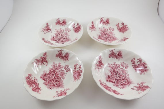 Set of Four Vintage 5 1/4 Inch Fruit Bowls Johnson Brothers Pastorale Toile de Jouy Rare Pink Red Excellent Condition