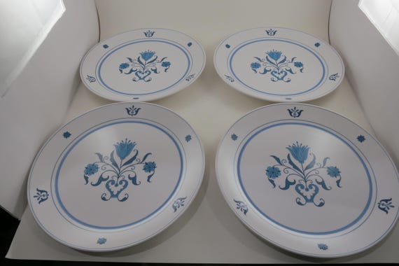 Set of Four Vintage Noritake Progression China Blue Haven Pattern 9004 Dinner Plates 10 1/2 Inches Like New Condition