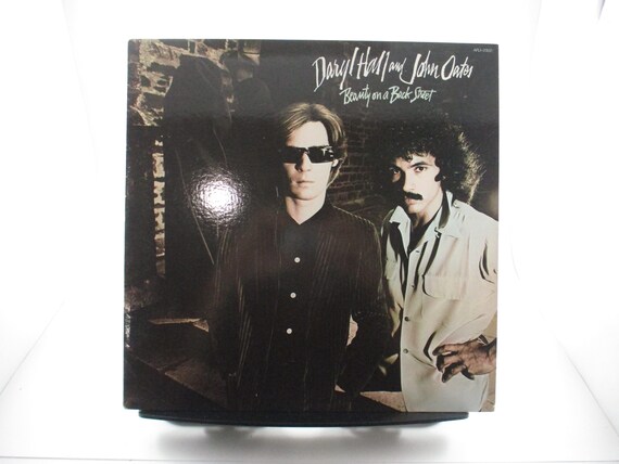 Vintage 1977 Vinyl LP Record Darryl Hall John Oates Beauty On A Back Street Excellent Condition 60931