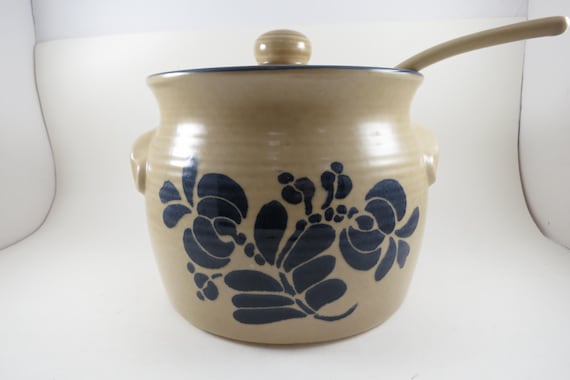 Pfaltzgraff Folk Art Soup Tureen with Lid and Ladle 3 1/2 Quart No 160