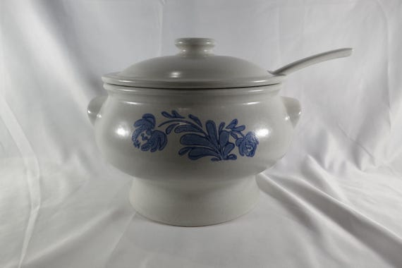 Vintage Pfaltzgraff Yorktown Pattern Gray Blue Large Soup Tureen with Lid and Ladle