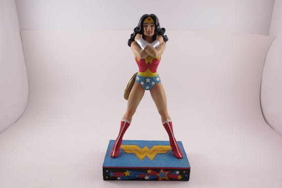 Enesco DC Comics 8 1/2 Inch Wonder Woman Statue Silver Age Jim Smore Amazonian Princess Pristine Condition