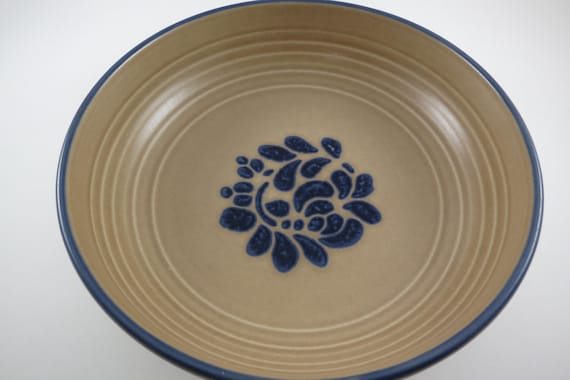 Vintage Pfaltzgraff Folk Art Pattern 8 1/2 Inch Ribbed Round Vegetable Bowl USA