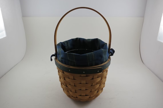 2004 Longaberger Collectors Club Basket with Plastic Protector Cloth Liner Plastic Protector Signed and Dated Excellent Condition