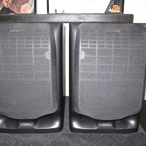 Pair of Vintage Sony SS-H605 3 Way Bookshelf Speakers bild 1
