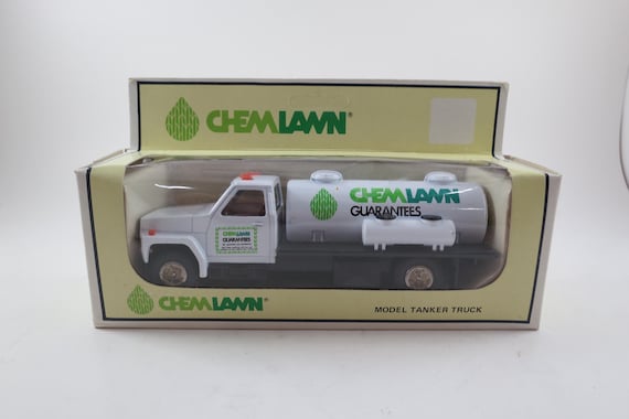 Chemlawn Lawn Service 1:43 Scale Model Truck New In Original Box Never Opened Diecast