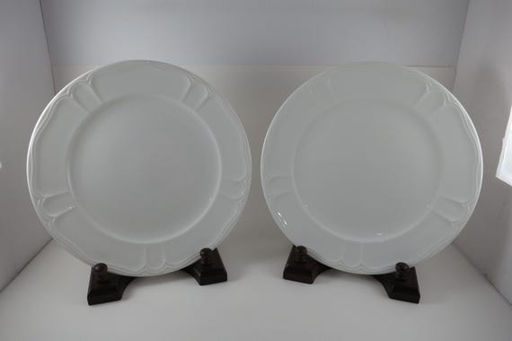 Pair of Lenox Decor White Sands 7863 9 5/8 Inch Luncheon Plates