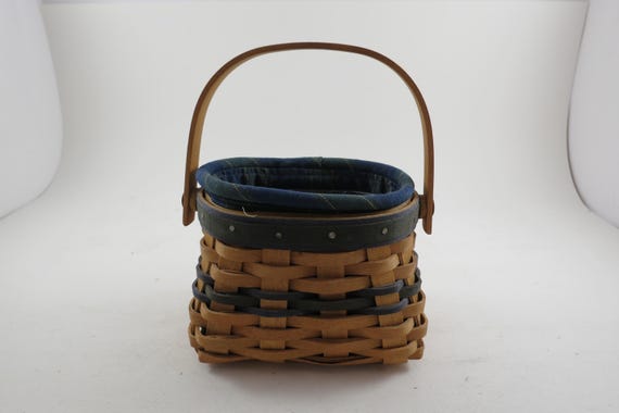 2003 Longaberger Collectors Club Membership Renewal Basket with Plastic Protector Cloth Liner Signed and Dated Excellent Condition