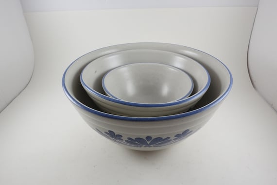 Set of Three Pfaltzgraff Nesting Mixing Bowls Yorktown Pattern Gray Blue