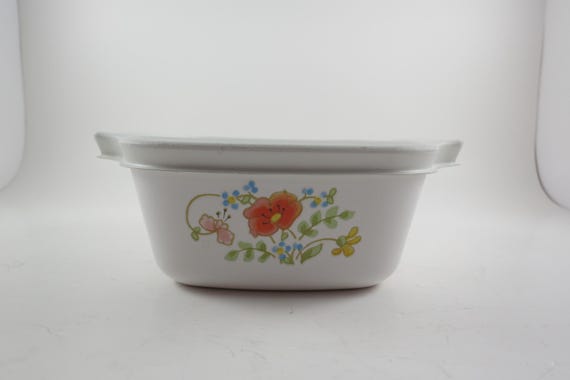1977-1985 Corning Ware P-43-B Wildflower Pattern 2 3/4 Cup 22 Ounce Petite Dish with P-43-C Rubber Lid Excellent Condition