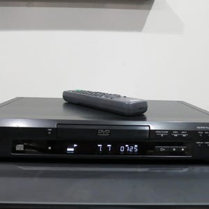 Sony DVP-S360 DVD/CD Player with Remote - Dolby Noise Reduction