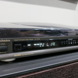 Technics 5 CD Changer: Retro Rotary Disc Player with Remote