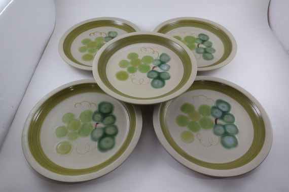 Set of 5 Vintage Tokay Stoneware Grapes 7 1/2 Inch Salad Plates