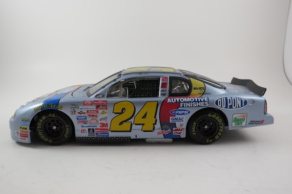 2000 Action Racing 1:24 Scale Diecast Race Car No 24 Jeff Gordon Dupont Automotive Finishes New In Original Box