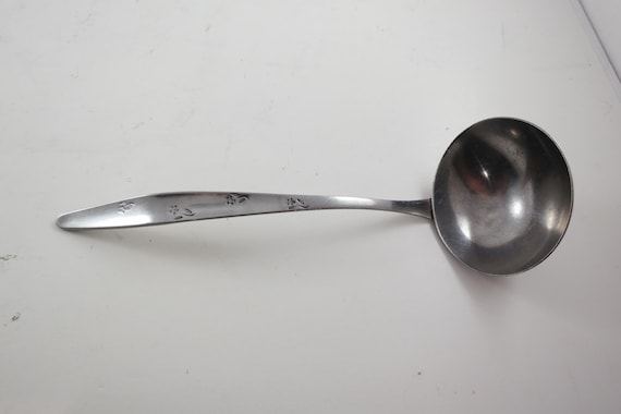 Easterling Tuscan Ware Gravy Ladle - Floret Pattern, 7 1/8 Inch