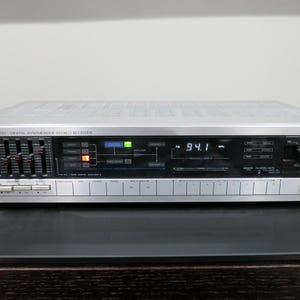 Vintage 1990&#39;s JVC RX-220 Digital Synthesizer Stereo Receiver Silver Modern Retro Acoustic Equalizer NICE Receiver