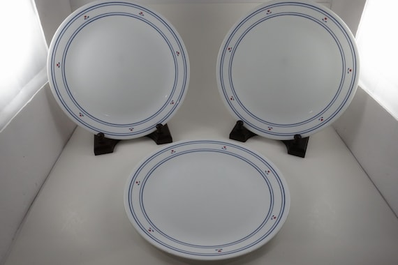 Vintage Corelle Country Hearts 10 1/4 Inch Dinner Plates - Set of 3