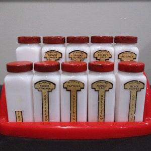 VINTAGE GRIFFITH SET OF 12 MILK GLASS SPICE JARS With Wooden Rack Red and  White