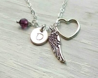 Collar de recuerdo personalizado de plata de ley con inicial, piedra de nacimiento, ala de ángel y corazón.