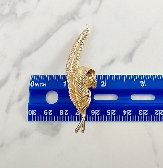 Rare Grosse Vintage Gold Plated Feather Brooch, M… - image 4