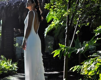 Weddingdress with open back and ruffled train