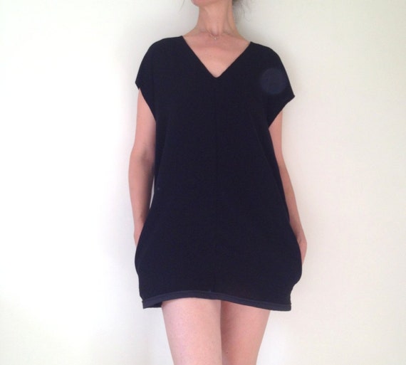 loose short black dress