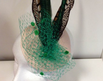 Feathers Headpiece, Wedding Headpiece, Womens Hat, Womens Accessories, Pillbox, Ivory Green, Wedding Hats, Veil Headpiece, Fascinator