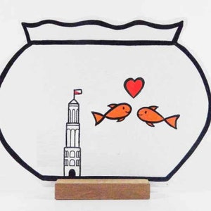 Houten Vissenkom met 2 vissen, een hart en de Domtoren. afbeelding 1