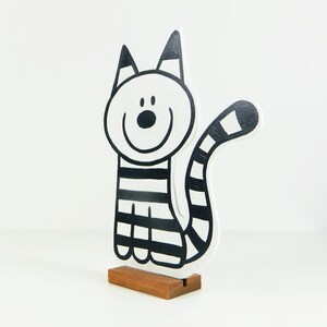 Wooden striped cat Jack. Easy pet. Jack has no fleas image 2