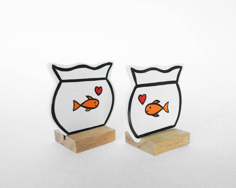 Reeks van 2 houten Fishbowls met goudvissen en harten. Beste Valentijnsdag cadeau ooit Kan gepersonaliseerd worden met uw eigen tekst aan de achterzijde afbeelding 3