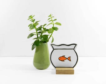 Houten Vissenkom met een goudvis maat XS. Ideaal huisdier voor thuis of op kantoor. Geweldig cadeau!