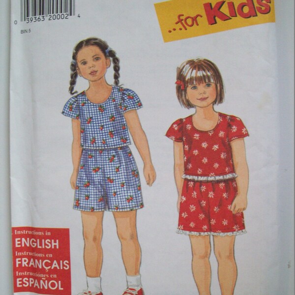 Simplicity 7559. Girls' Shorts and pullover shirt pattern. Easy sewing. Uncut and factory folded. Size 2-6X.