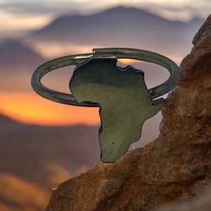 Kleine Afrika-Karte auf einem verstellbaren Ring aus Messing. Afrika - Die Heimat #EgyptianKemeticSchmuck #Afrika #Heimatland #Nubian #Kush